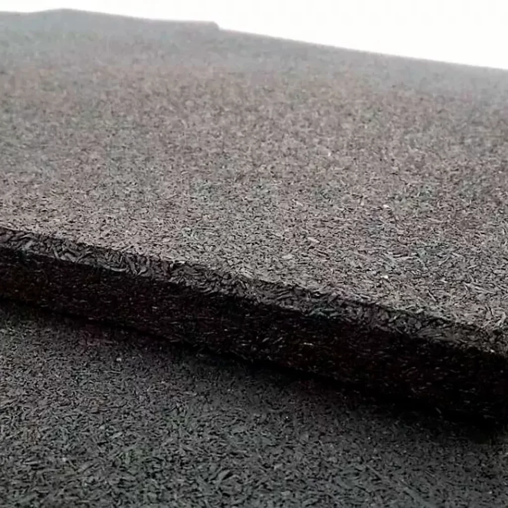 Piso de borracha Pisobor instalado em academia