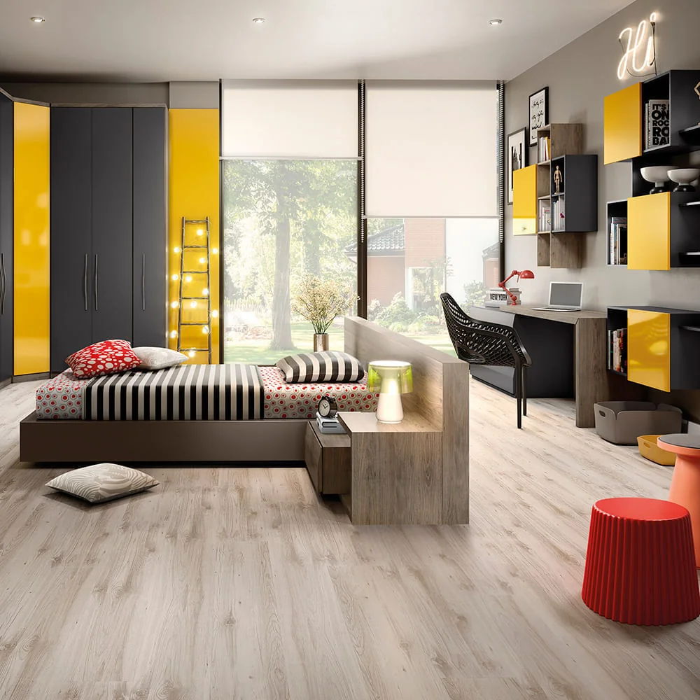 Piso laminado em sala de estar moderna
